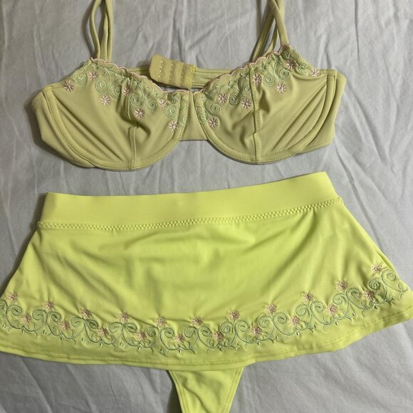 Frankies Bikinis Zola Top in Key Lime - Picture 5 of 5